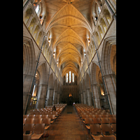 London, St. Saviour Cathedral, Innenraum / Hauptschiff in Richtung Rckwand