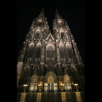 Kln (Cologne), Dom St. Peter und Maria, Fassade bei Nacht