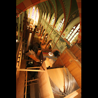 Dudelange (Ddelingen), Saint-Martin (St. Martin), Blick von oben in die Orgel und ins Hauptschiff
