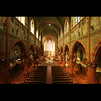 Dudelange (Ddelingen), Saint-Martin (St. Martin), Blick von der Orgelempore in die Kirche