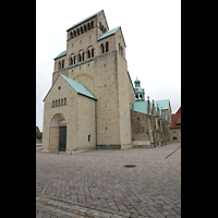 Hildesheim, Mariendom, Turm mit Hauptportal von Sdwesten aus gesehen
