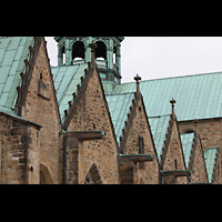 Hildesheim, Mariendom, Vierungskuppel und Giebel des sdlichen Seitenschiffes