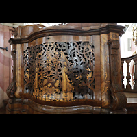 Weingarten, Basilika  St. Martin, Spieltisch mit schalldurchlssigem geschnitztem Gitter, in dem sich ein Glockenspiel befindet