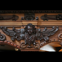 Luzern, Hofkirche St. Leodegar, Kunstvolle Holzschnitzereien am Gehuse der Hauprrogel