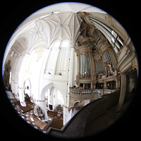 Rostock, St. Marien, Blick von der Orgelempore zur Orgel und in die Kirche