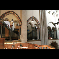 Neuss, Mnster St. Quirin(us), Orgelraum im nrdlichen Triforium mit Hauptwerk, Schwellwerk und Positiv