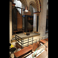 Neuss, Mnster St. Quirin(us), Orgelraum im nrdlichen Triforium hinter dem Spieltisch