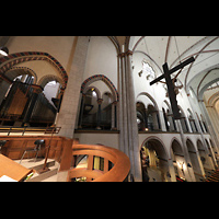 Neuss, Mnster St. Quirin(us), Orgelraum im nrdlichen Triforium mit Kreuz von 1592