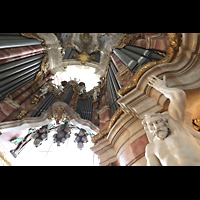 Weingarten, Basilika  St. Martin, Blick auf das Glockenspiel in Weintraubenform ber dem Spieltisch