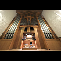 Berlin, Kirche zum Heilsbronnen, Orgel mit Spieltisch perspektivisch