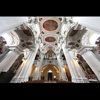 Passau, Dom St. Stephan, Blick ins Gewölbe und zur Hauptorgel