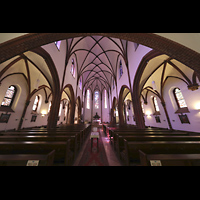 Berlin, Herz-Jesu-Kirche Tegel, Innenraum in Richtung Altar
