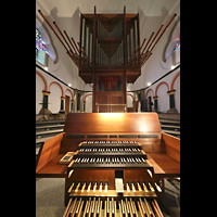 Mnchengladbach, Mnster St. Vitus, Orgel mit Spieltisch (beleuchtet)