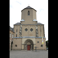 Mnchengladbach, Mnster St. Vitus, Fassade mit Westturm von auen