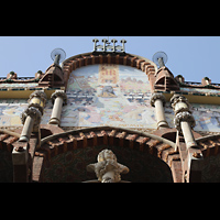 Barcelona, Palau de la Msica Catalana, Groes Mosaik an der Fassade zur Carrer de Sant Pere Ms Alt