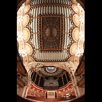 Barcelona, Palau de la Msica Catalana, Blick zur Decke und zur Orgelbhne
