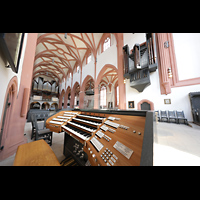 Bayreuth, Stadtkirche Heilig Dreifaltigkeit, Blick ber den Zentralspieltisch zur Haupt- und Chororgel