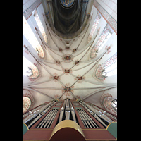 Schningen am Elm, St. Lorenz, Blick auf den Orgelprospekt ins Gewlbe