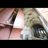 Schningen am Elm, St. Lorenz, Seitlicher Blick ins Pedalwerk der Orgel und in die Kirche