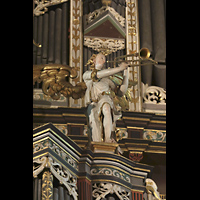 Lneburg, St. Johannis, Posaunenengel auf dem Rckpositiv rechts