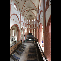 Norden, St. Ludgeri, Blick ber die orgelbalustrade in den Chor