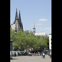 Kln (Cologne), Dom St. Peter und Maria, Heumarkt mit Blick auf den Dom