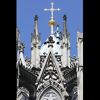 Kln (Cologne), Dom St. Peter und Maria, Chorabschluss mit goldenem Kreuz