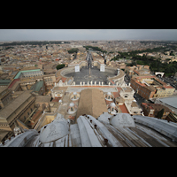 Roma (Rom), Basilica S. Pietro (Petersdom), Blick von der Kuppel ber den Petersplatz auf Rom