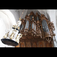 Lbeck, St. gidien, Figuren ber dem Taufbecken vor der Orgel