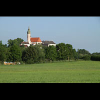 Andechs, Wallfahrtskirche (Klosterkirche), Ansicht des Klosters von der Bundesstrae (Starnberger Strae) aus
