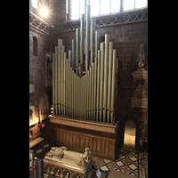 Chester, Cathedral, Groe Pedalpfeifen im nrdlichen Querhaus hinter der Orgel