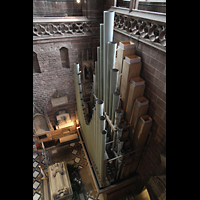 Chester, Cathedral, Blick von der Balustrade des Nordschiffs auf die groen Pedalpfeifen hinter der Orgel