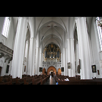 Berlin, St. Marienkirche, Innenraum / Hauptschiff in Richtung Orgel