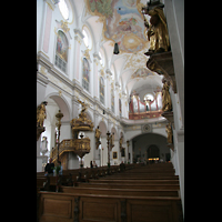 Mnchen (Munich), Alt St. Peter, Innenraum / Hauptschiff in Richtung Orgel