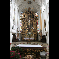 Landsberg am Lech, Stadtpfarrkirche Mari-Himmelfahrt, Altar und Hochaltar