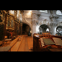 Passau, Dom St. Stephan, Orgelempore mit Zentralspieltisch