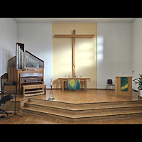 Berlin, Evangelisch-methodistische Erlöserkirche Tegel, Altarraum mit Orgel