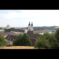 Kremsm�nster, Stiftskirche, Blick von der Wilhelmsh�he (Sonntagberg) auf das Stift - links die Sternwarte