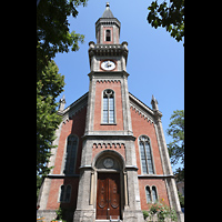 Salzburg, Christuskirche, Westfassade mit Turm