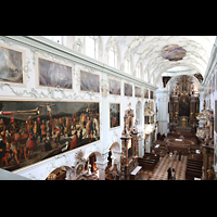 Salzburg, Stiftskirche St. Peter, Seitlicher Blick von der Orgelempore in die Kirche
