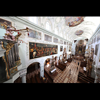 Salzburg, Stiftskirche St. Peter, Seitlicher Blick von der Orgelempore in die Kirche
