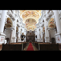 St. Florian, Stiftskirche, Innenraum in Richtung Chor