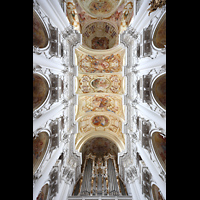 St. Florian, Stiftskirche, Hauptorgel mit Blick ins Gewlbe