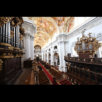 St. Florian, Stiftskirche, Alle drei Orgeln - Blick von der rechten Chororgelempore