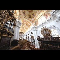 St. Florian, Stiftskirche, Alle drei Orgeln - Blick von der rechten Chororgelempore