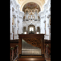 St. Florian, Stiftskirche, Prozessionsorgel aus dem 17. Jh. und Hauptorgel