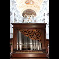 St. Florian, Stiftskirche, Prozessionsorgel aus dem 17. Jh. und Hauptorgel