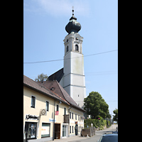 St. Georgen im Attergau, Pfarrkirche St. Georgen, Ansicht von der Attergaustra�e von Nordwesten