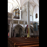 St. Georgen im Attergau, Pfarrkirche St. Georgen, Seitlicher Blick zur Orgelempore