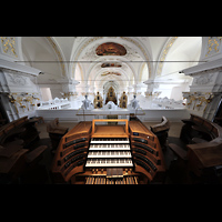 Disentis, Benediktinerkloster, Klosterkirche St. Martin, Blick �ber den Spieltisch in die Kirche